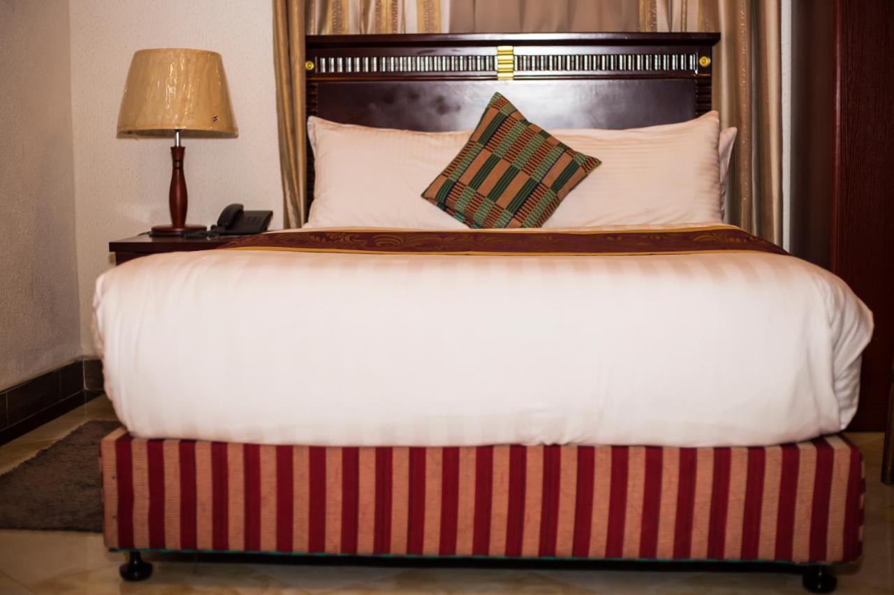 Royal Park Hotel Кумаси Экстерьер фото