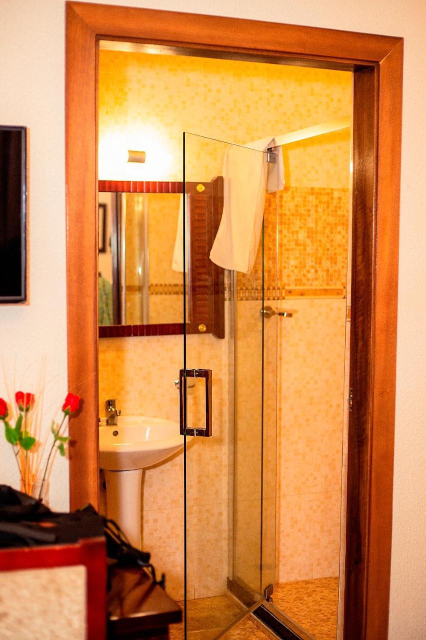 Royal Park Hotel Кумаси Экстерьер фото